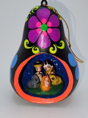GC13 HAND PAINTED GOURD NATIVITY H:4 in. .