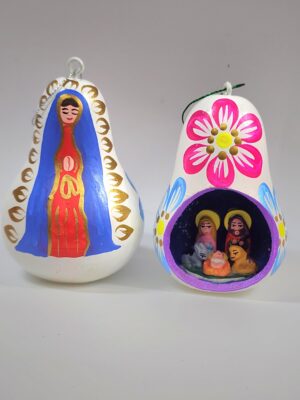 GC18 HAND PAINTED GOURD NATIVITY H:4 in. .