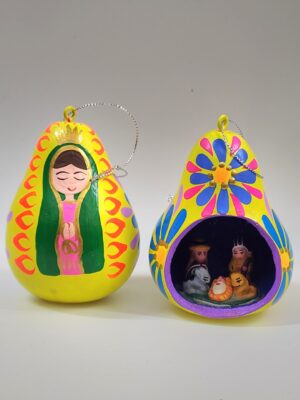GC19 HAND PAINTED GOURD NATIVITY H:4 in. .