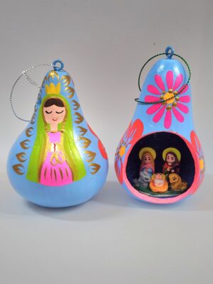 GC23 HAND PAINTED GOURD NATIVITY H:4 in. .