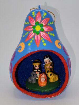 GC09 HAND PAINTED GOURD NATIVITY H:4 in. .