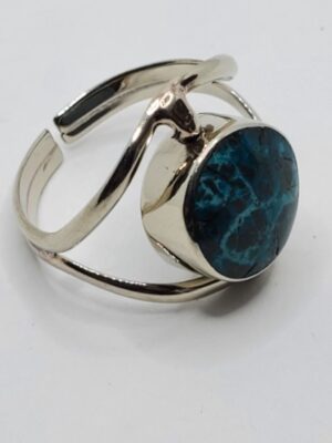HE35 VARIOUS STONE COLOR RING. WITH THE STONE IN 2 COLOR THAT TOUR
